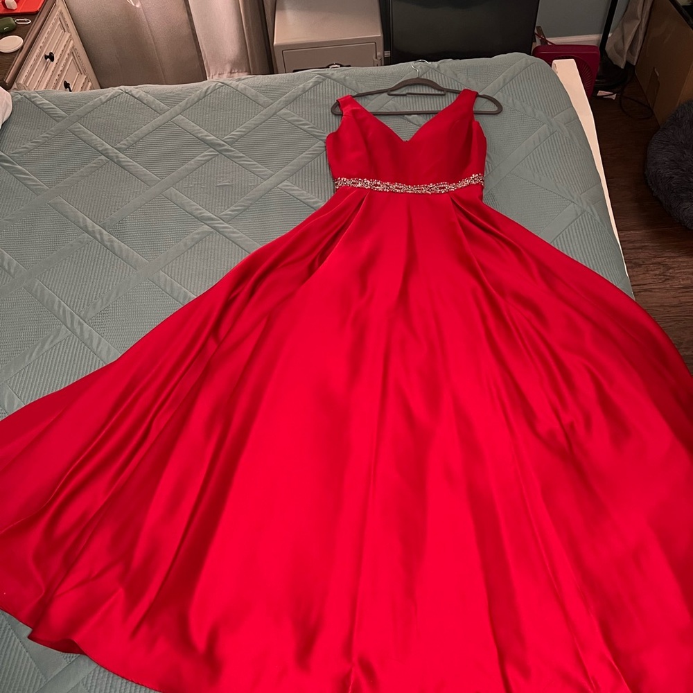 Elegant Red Evening Gown - Great for Prom